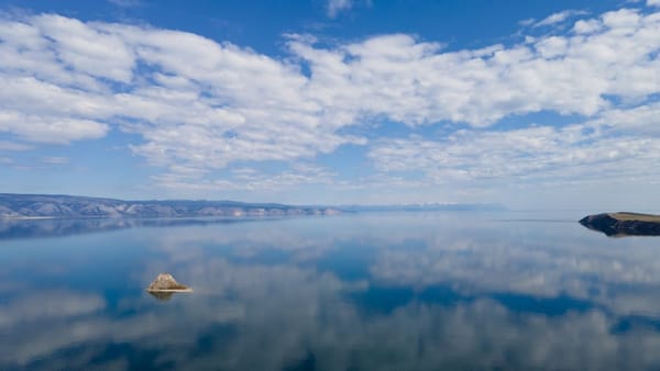 Озеро Байкал летом: где остановиться и что посмотреть