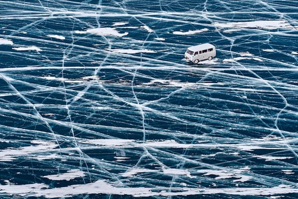 Байкал зимой: лёд, нерпы и подлёдная рыбалка